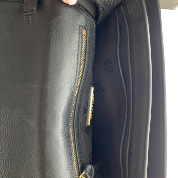 Tory Burch cross body bag. - Picture 4 of 5